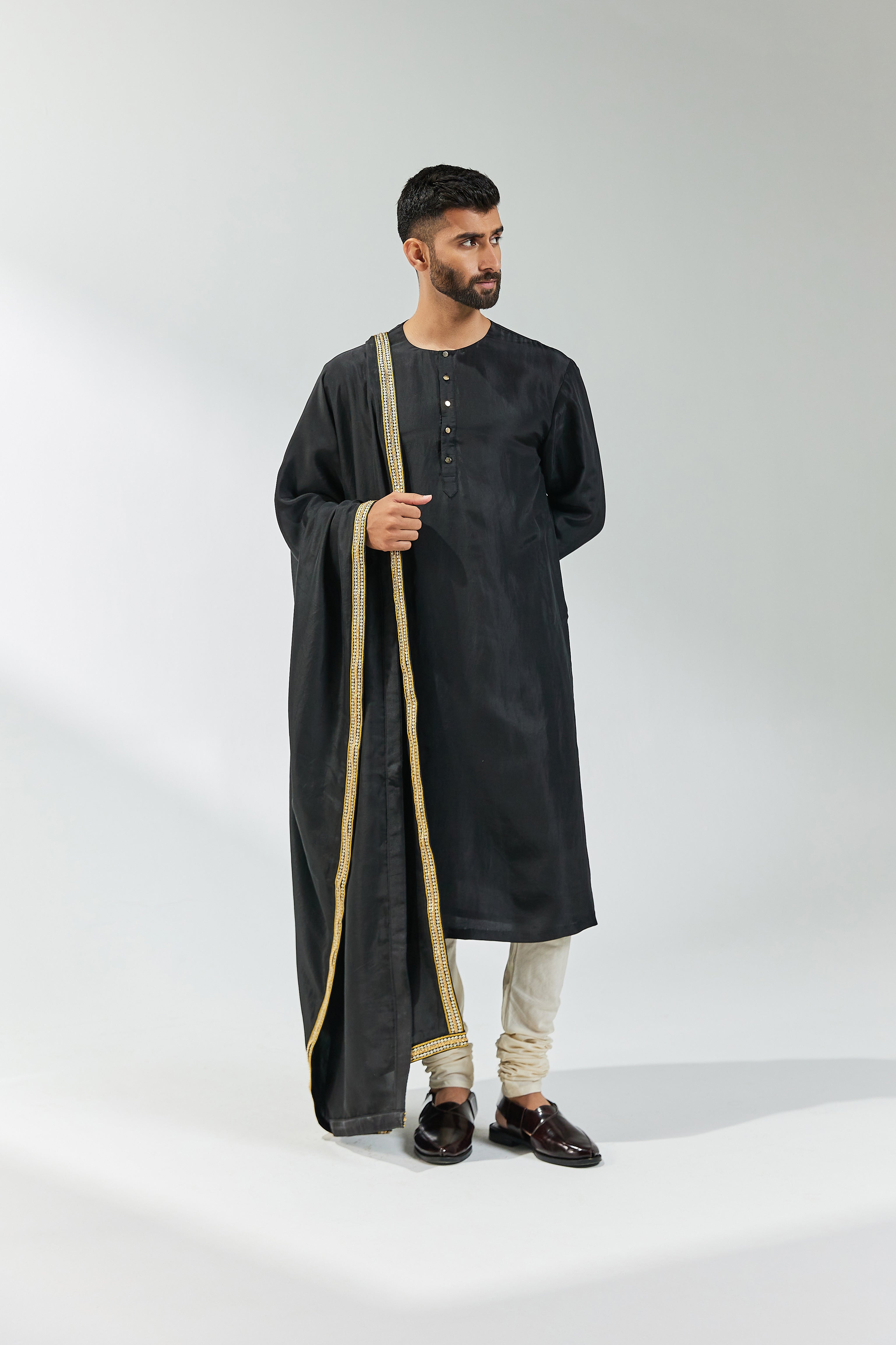 Gota And Zardosi Border Shawl And Kurta Set