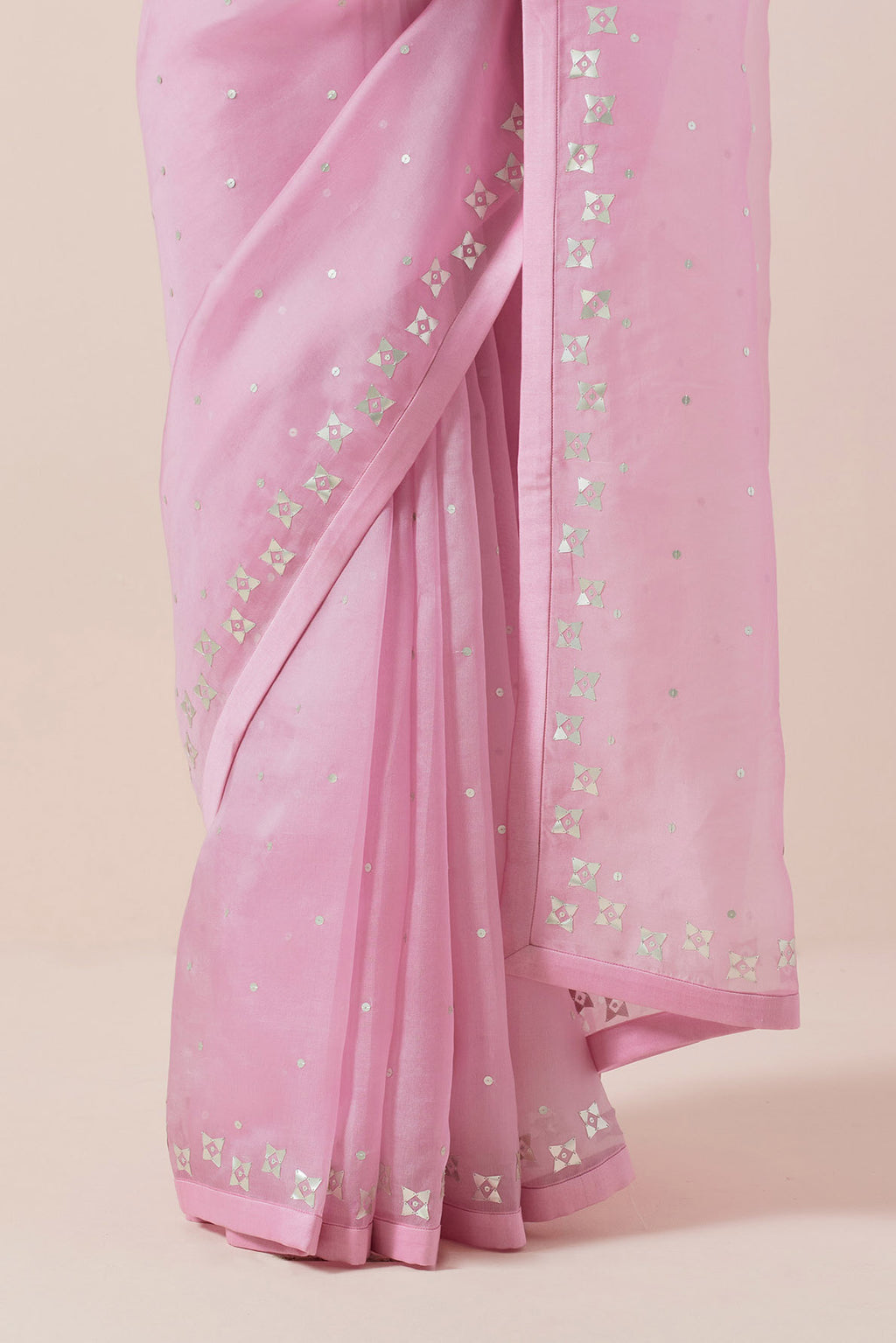 Four-Petal Floral Tendril Saree Set