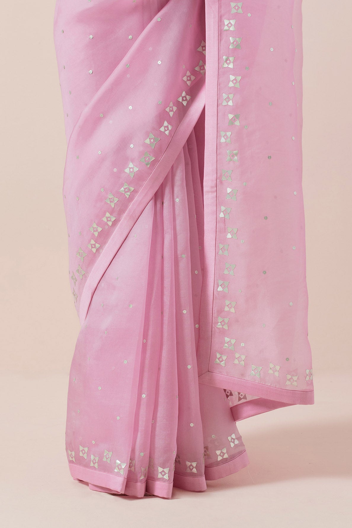 Four-Petal Floral Tendril Saree Set