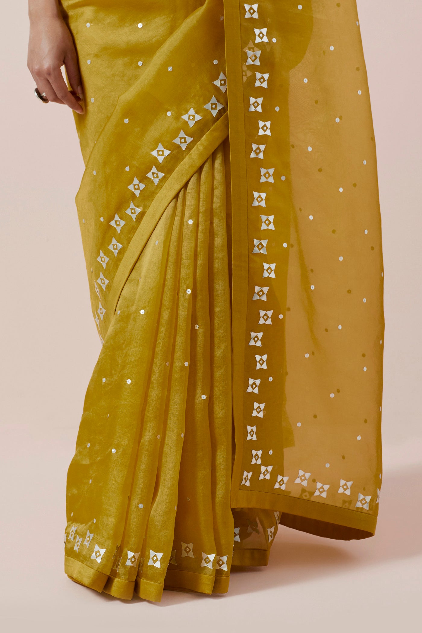 Four-Petal Floral Tendril Saree Set