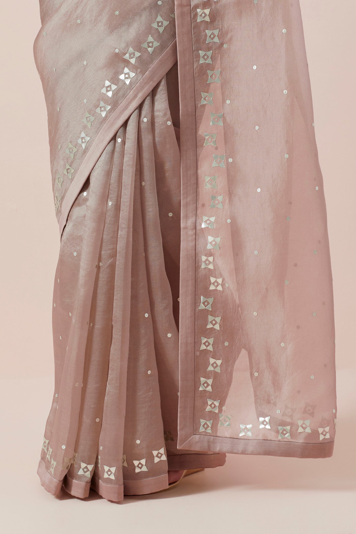 Four-Petal Floral Tendril Saree Set