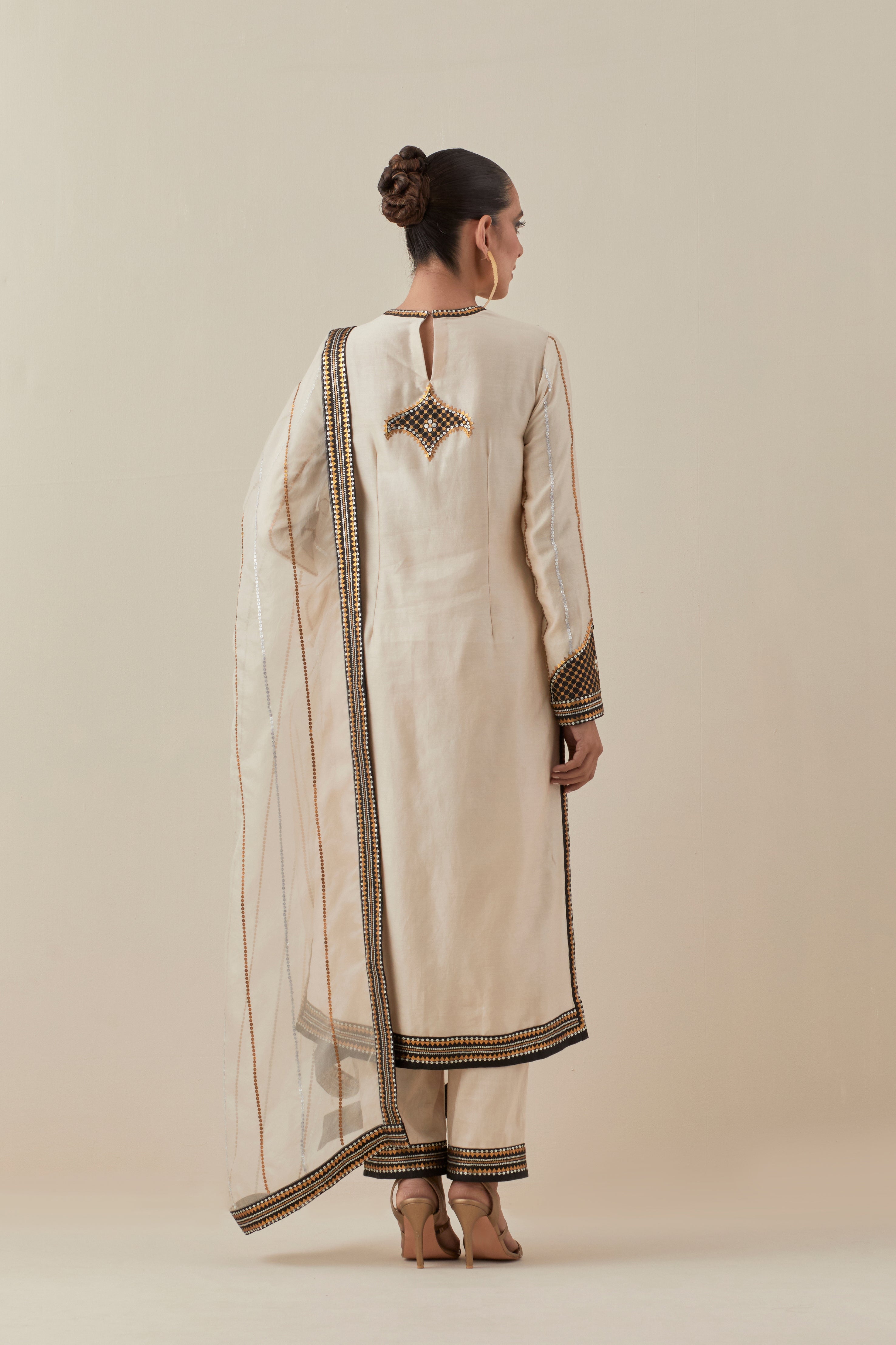 Jharokha And Jaal Kurta Set