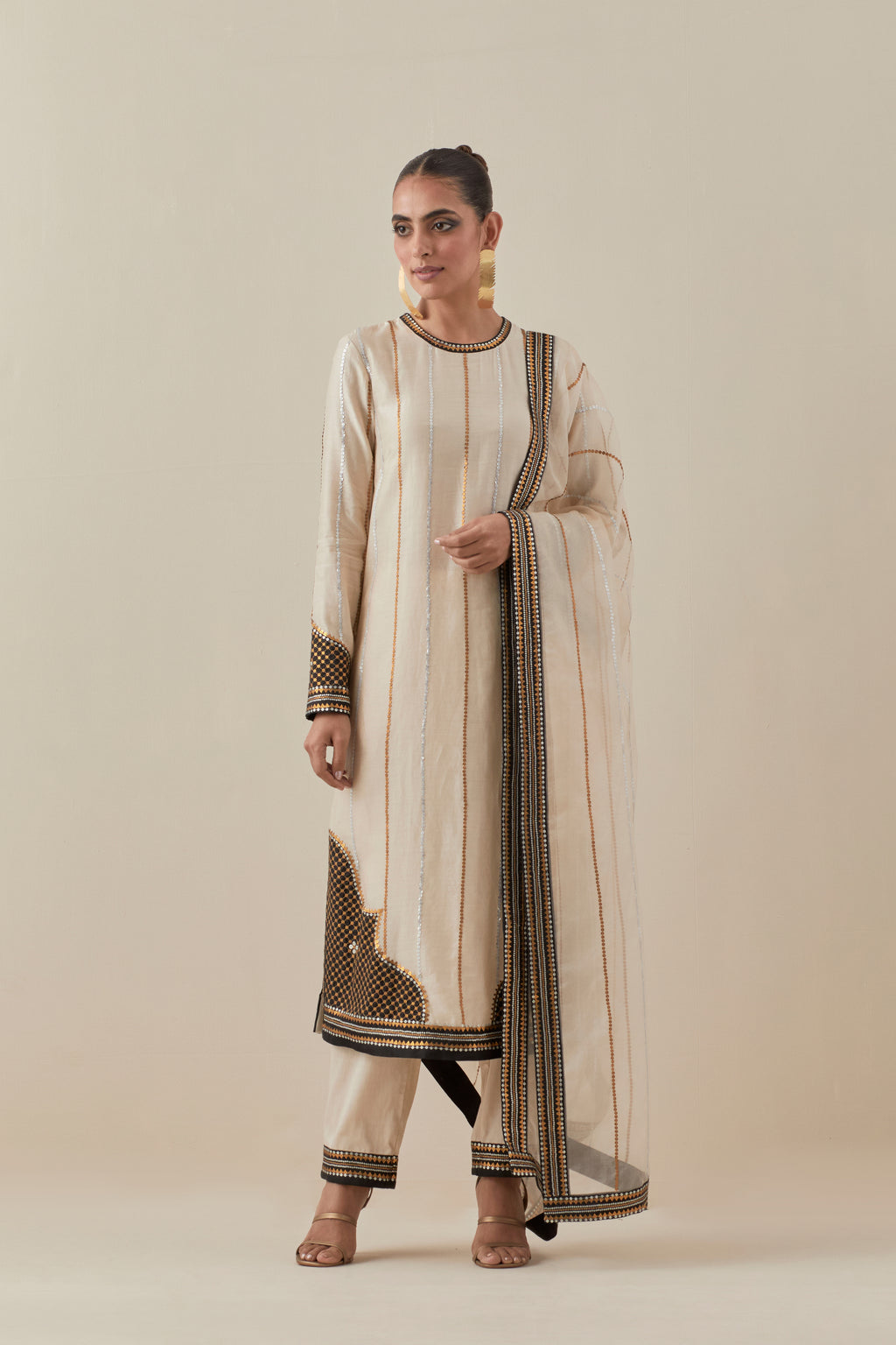 Jharokha And Jaal Kurta Set