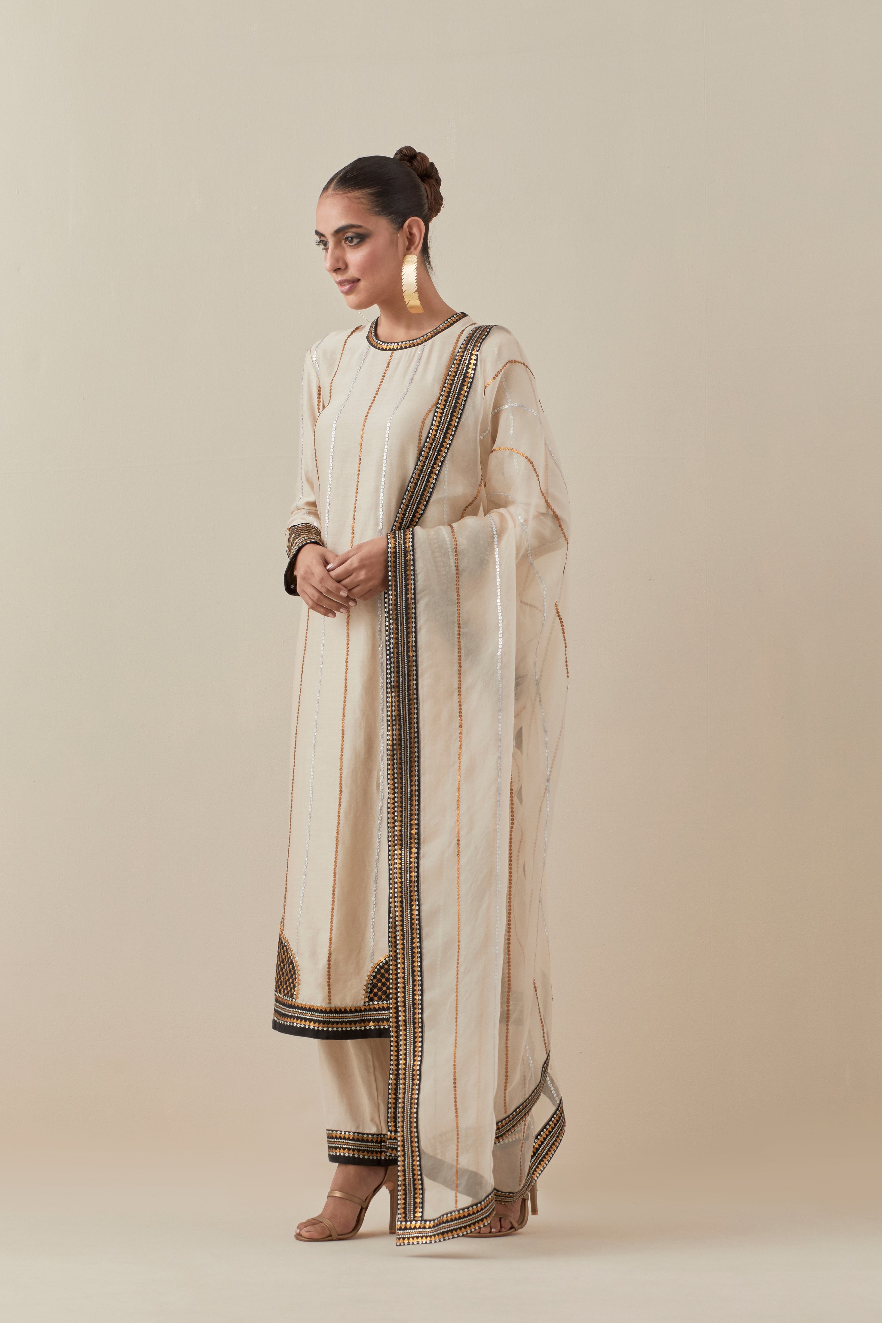 Jharokha And Jaal Kurta Set