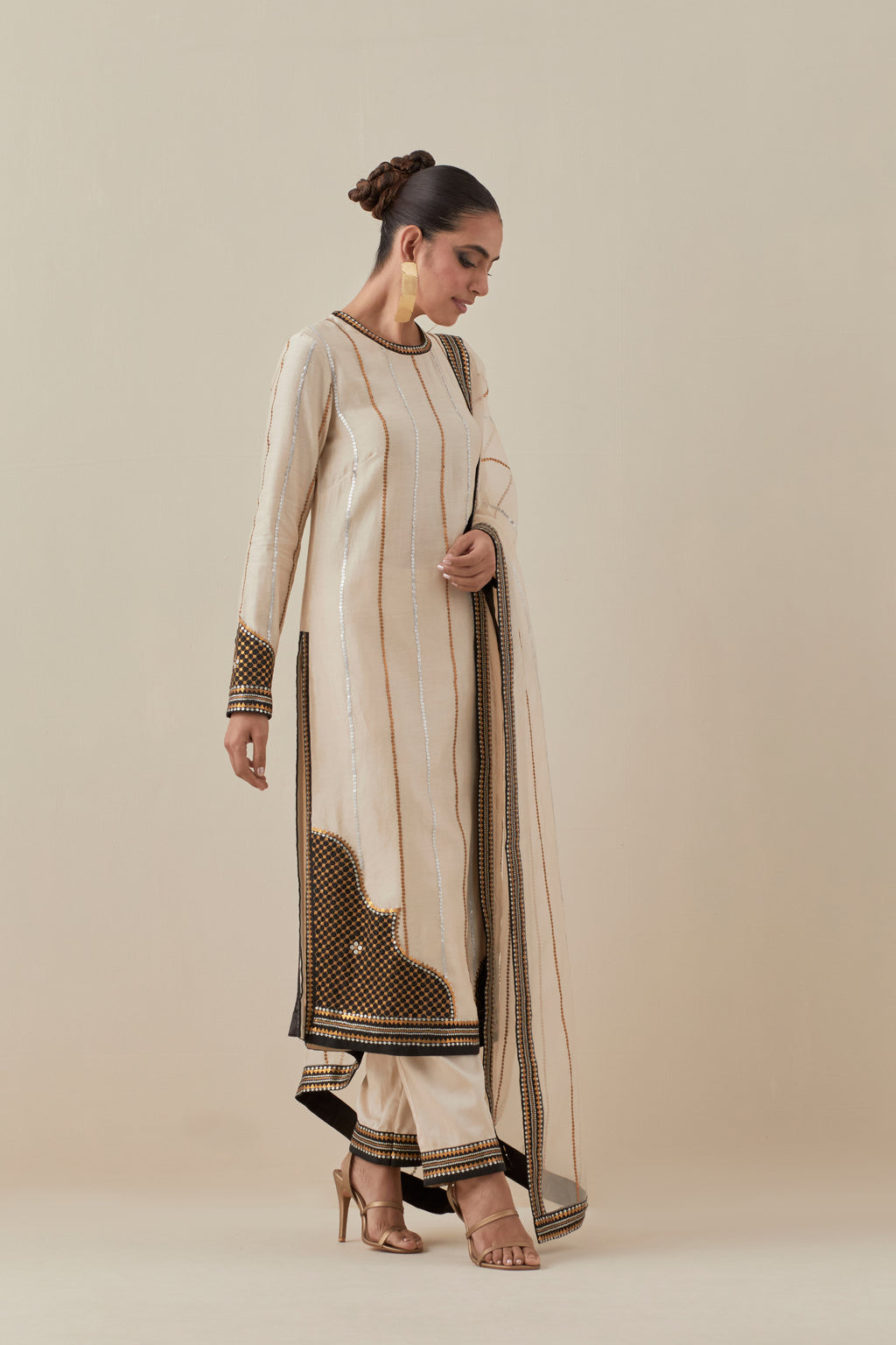 Jharokha And Jaal Kurta Set