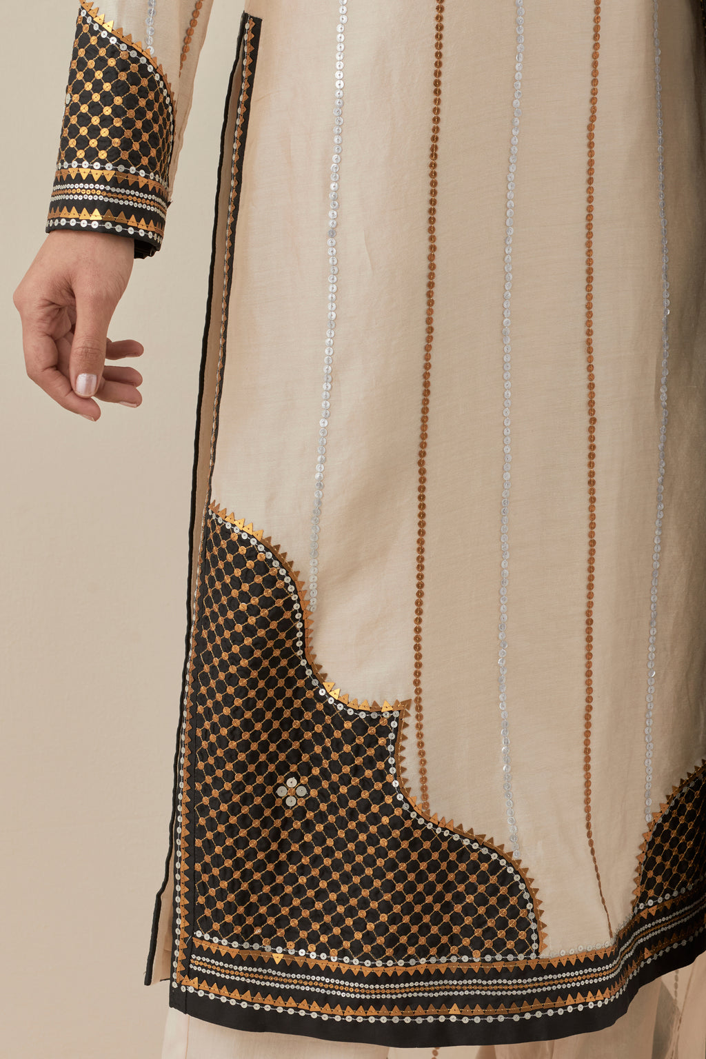 Jharokha And Jaal Kurta Set