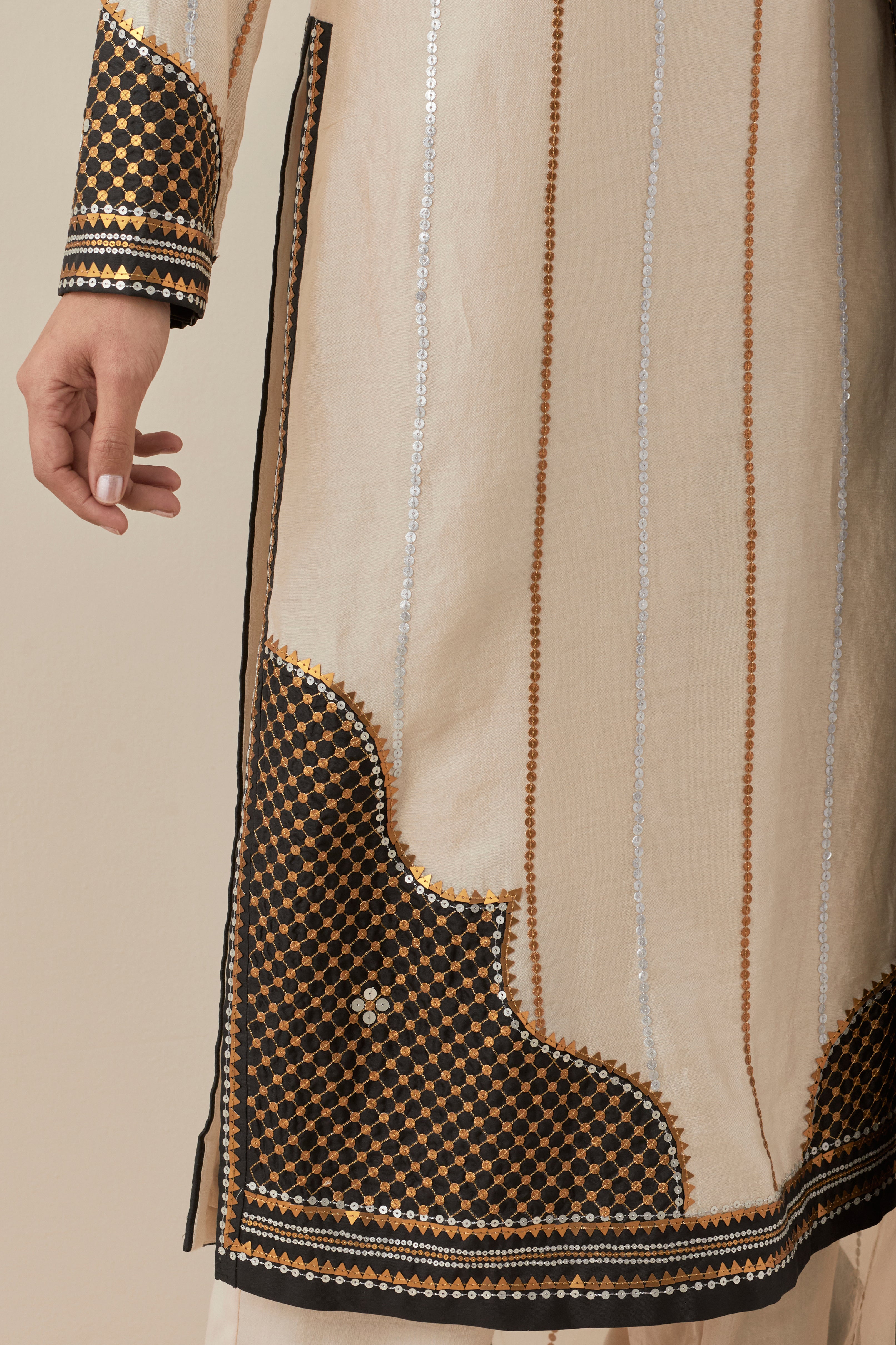 Jharokha And Jaal Kurta Set