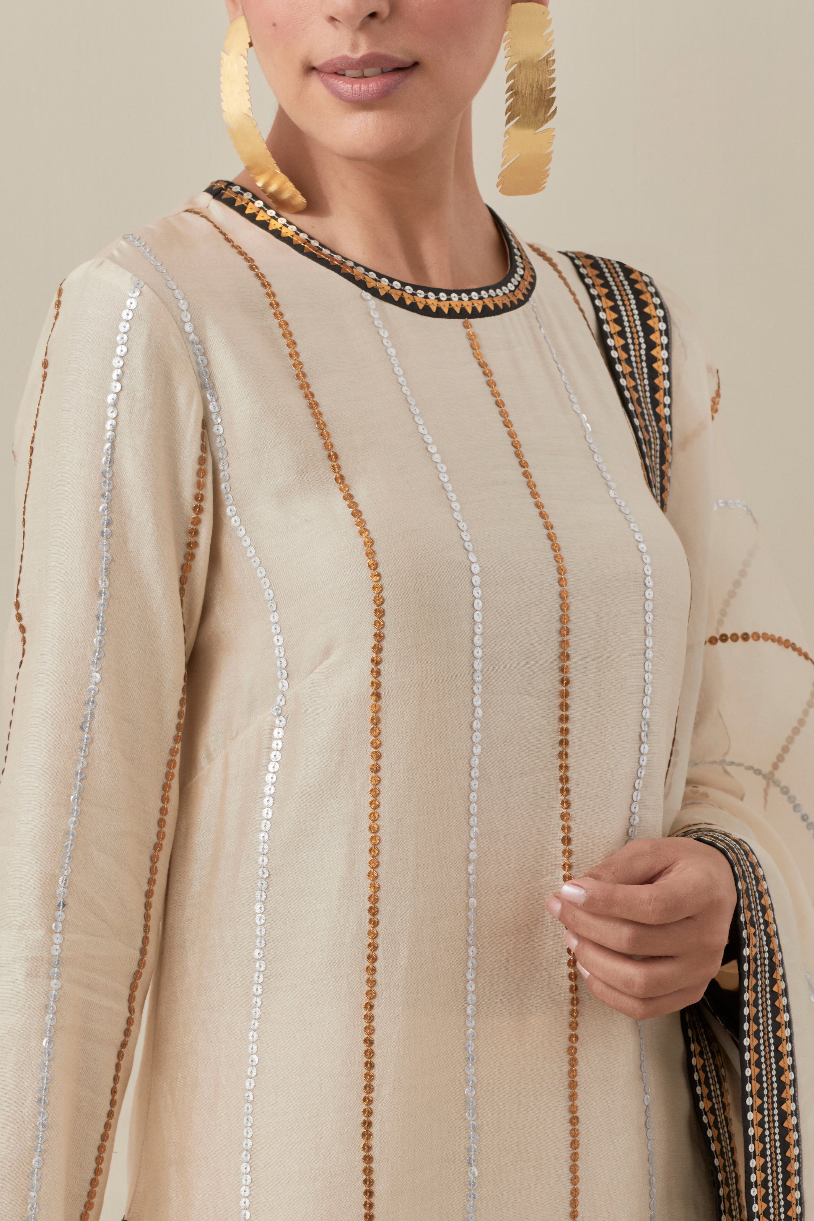 Jharokha And Jaal Kurta Set