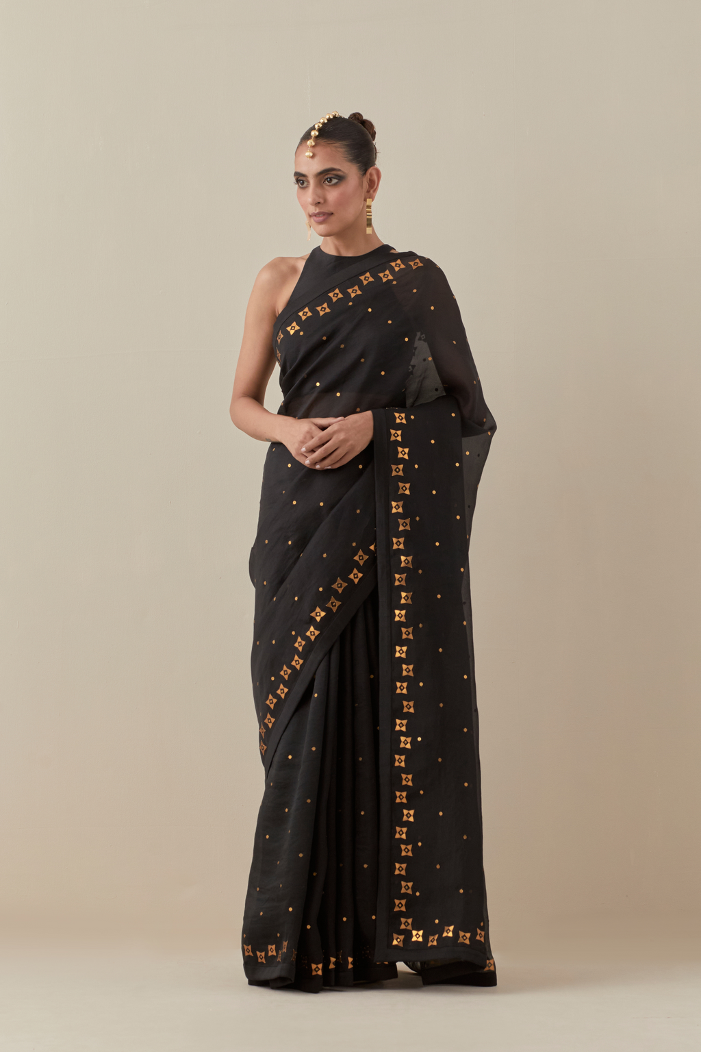 Four-Petal Floral Tendril Saree Set