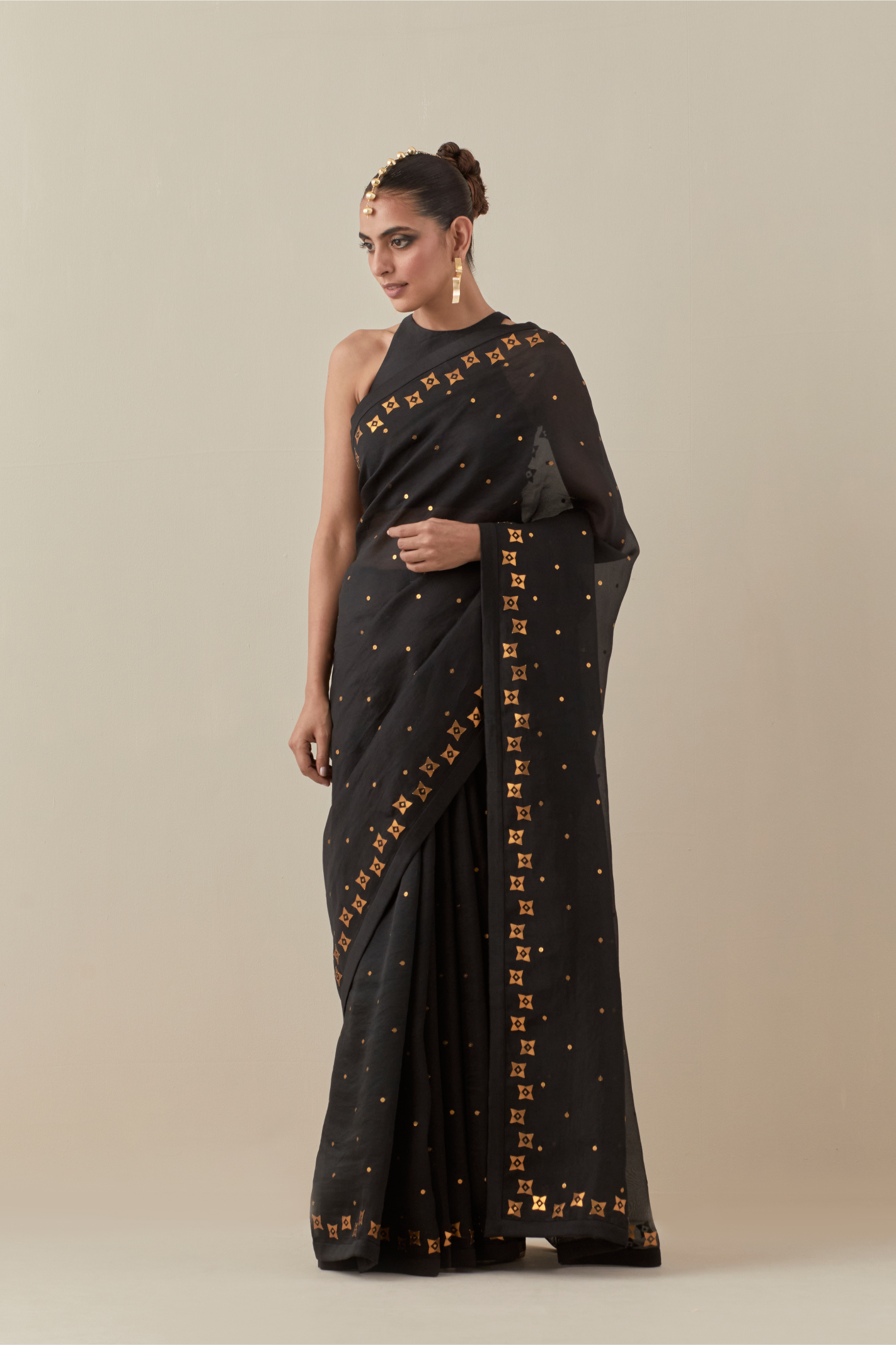 Four-Petal Floral Tendril Saree Set