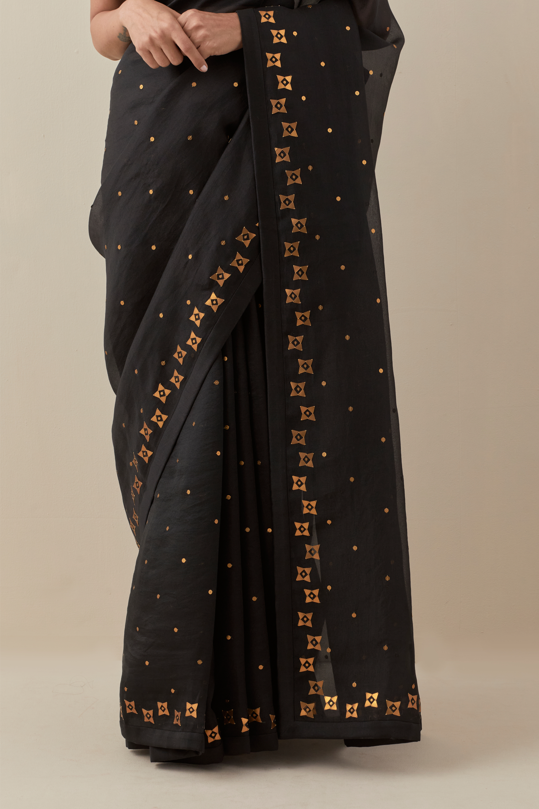 Four-Petal Floral Tendril Saree Set