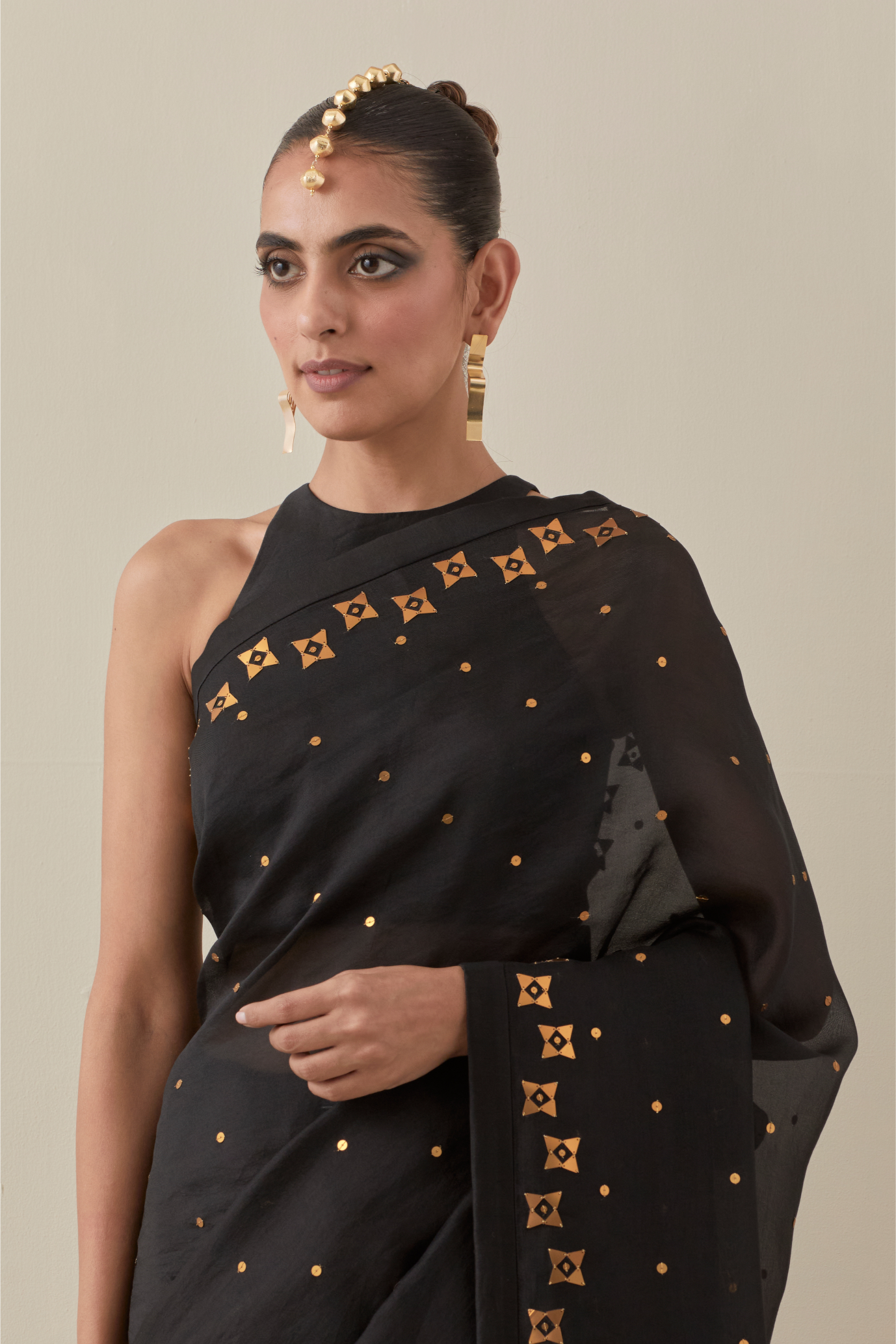 Four-Petal Floral Tendril Saree Set