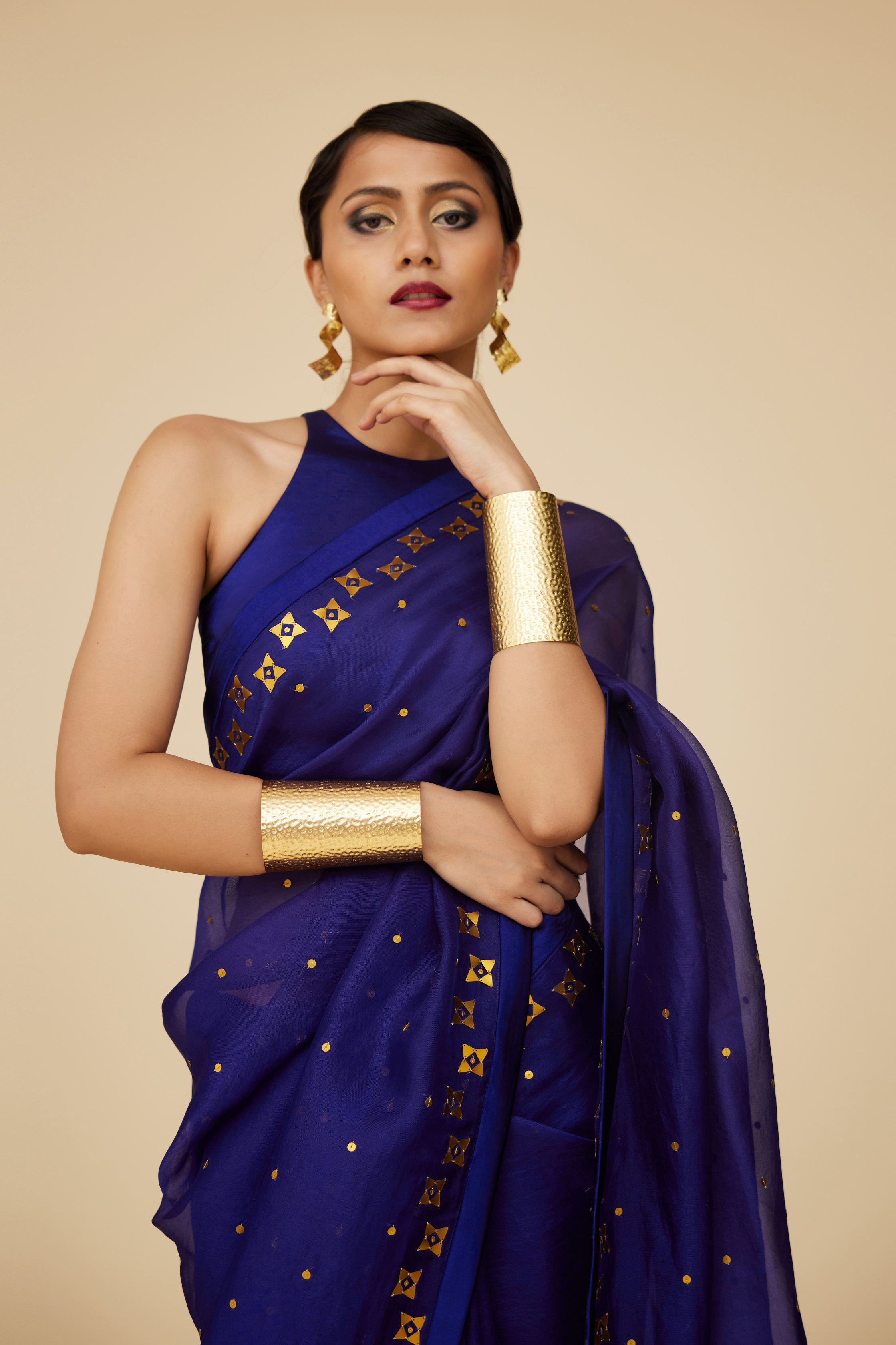 Four-Petal Floral Tendril Saree Set