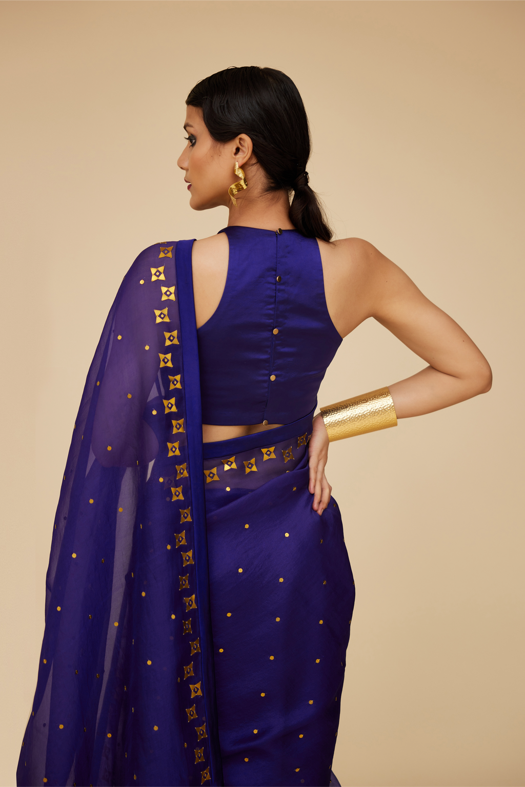 Four-Petal Floral Tendril Saree Set