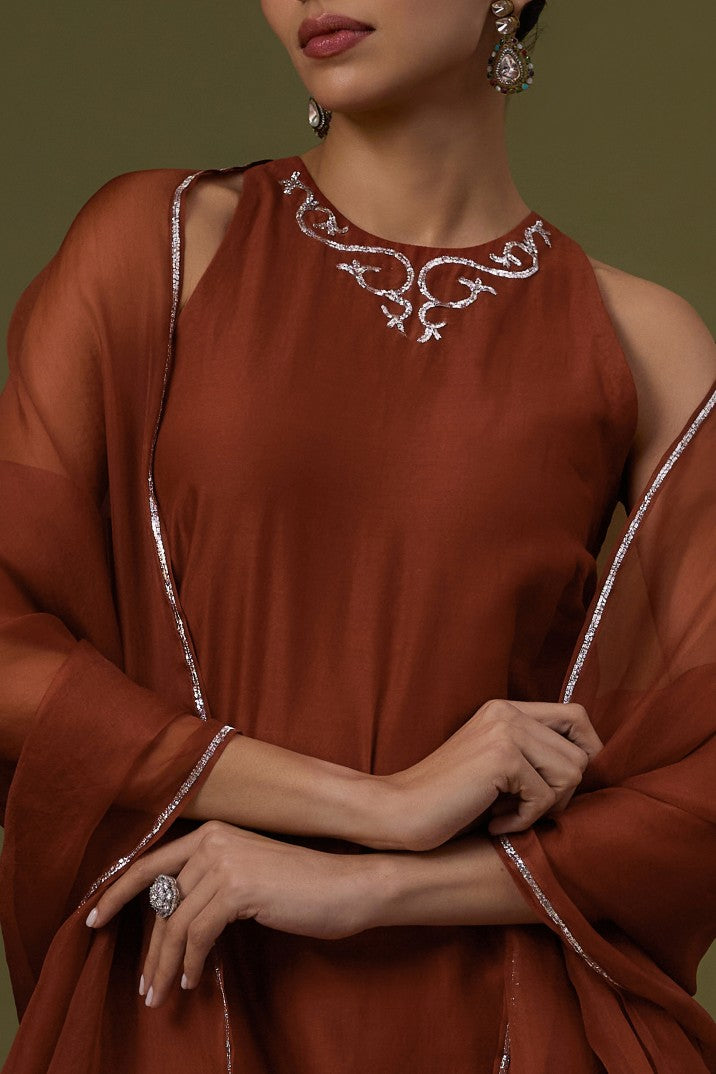 Baroque Neckline Kurta Set