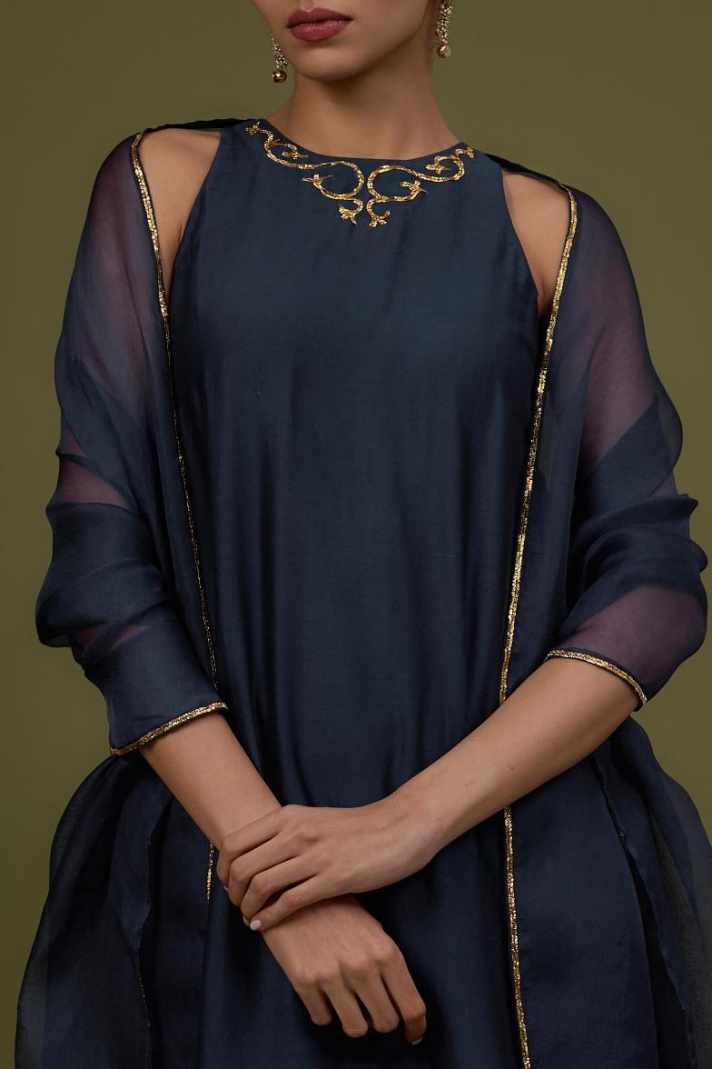 Baroque Neckline Kurta Set