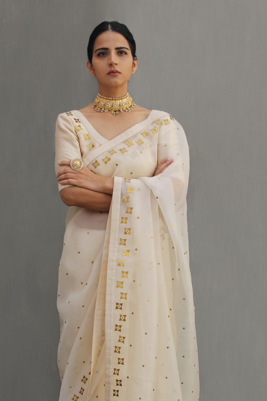 Four-Petal Floral Tendril Saree Set