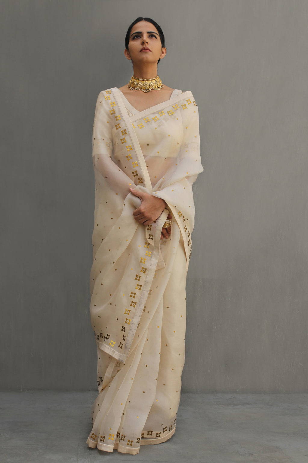 Four-Petal Floral Tendril Saree Set