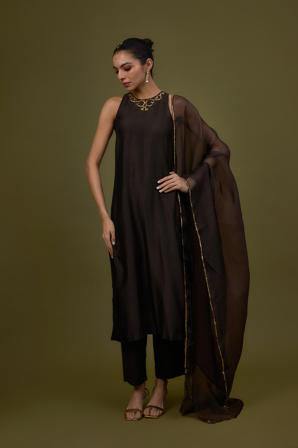 Baroque Neckline Kurta Set