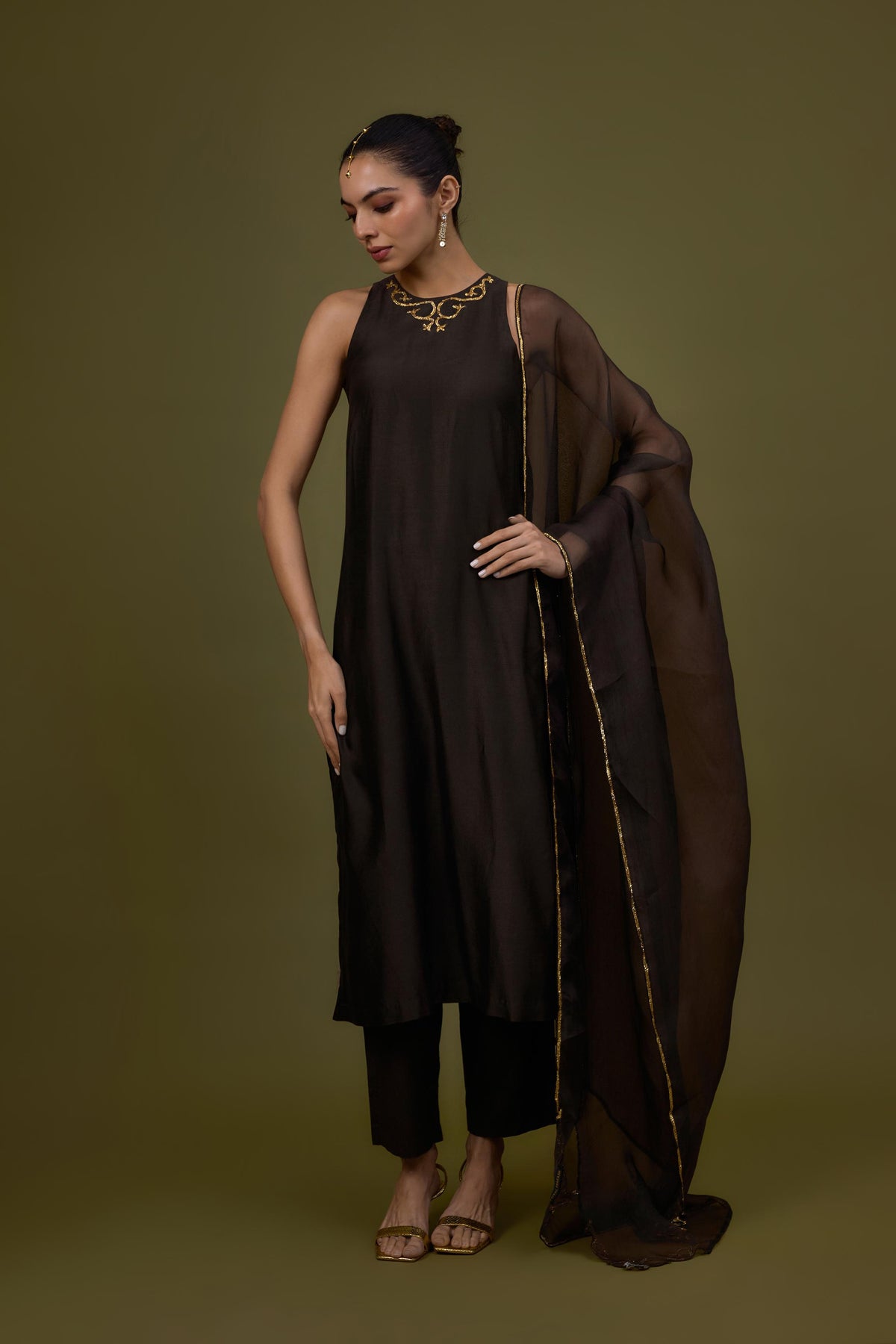 Baroque Neckline Kurta Set