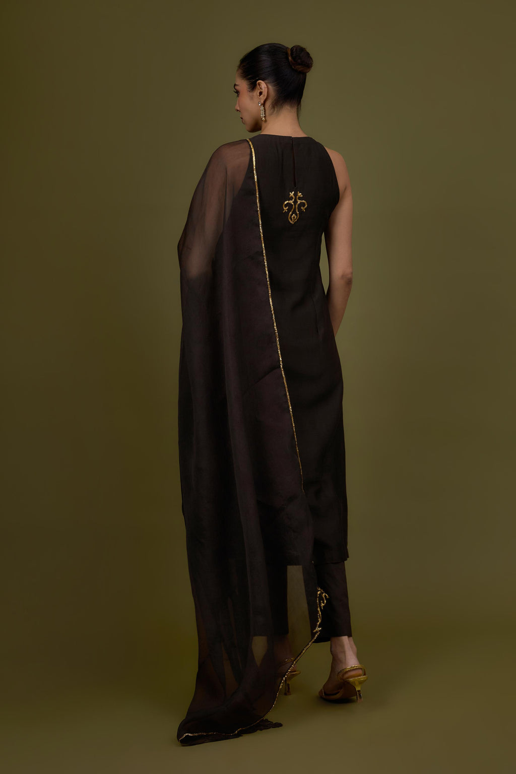 Baroque Neckline Kurta Set