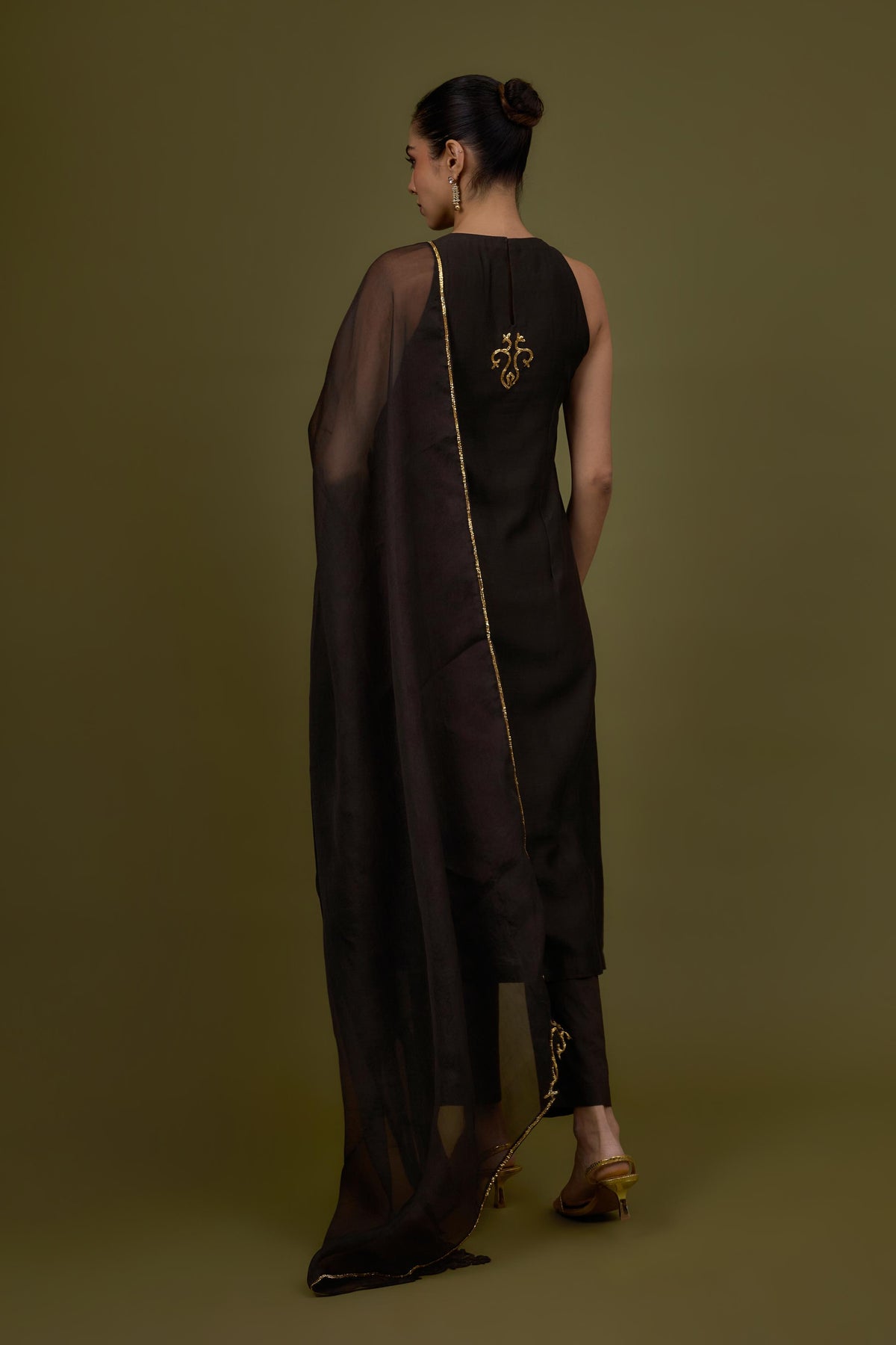 Baroque Neckline Kurta Set