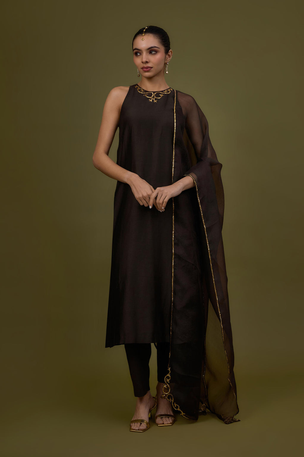 Baroque Neckline Kurta Set