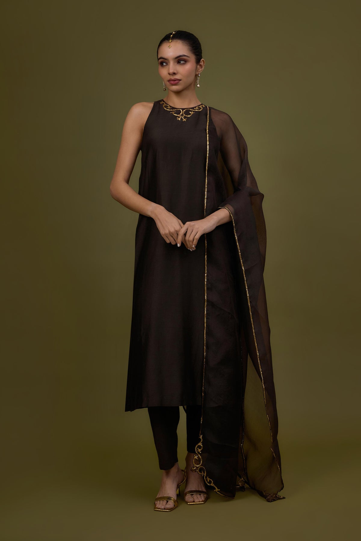 Baroque Neckline Kurta Set