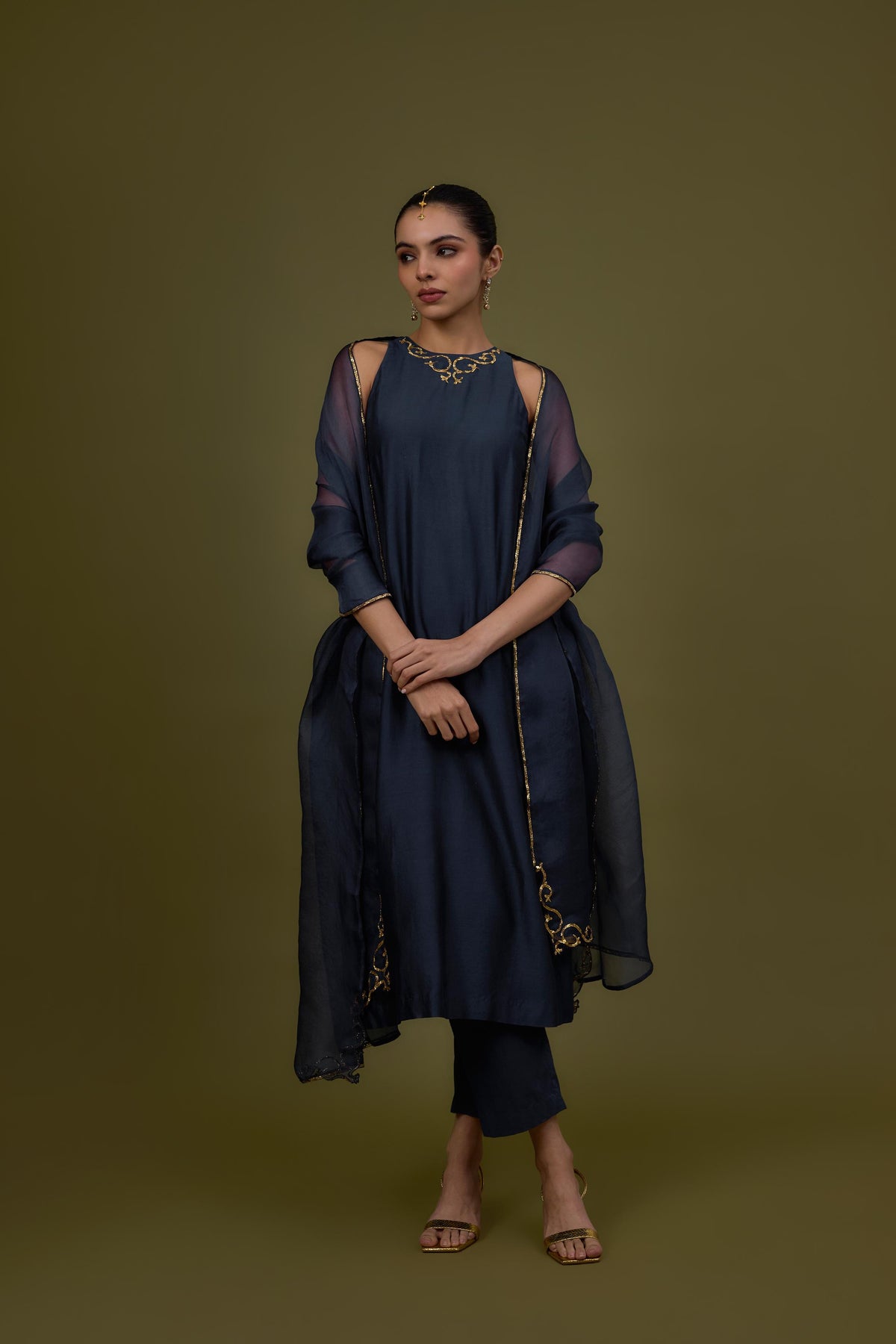 Baroque Neckline Kurta Set