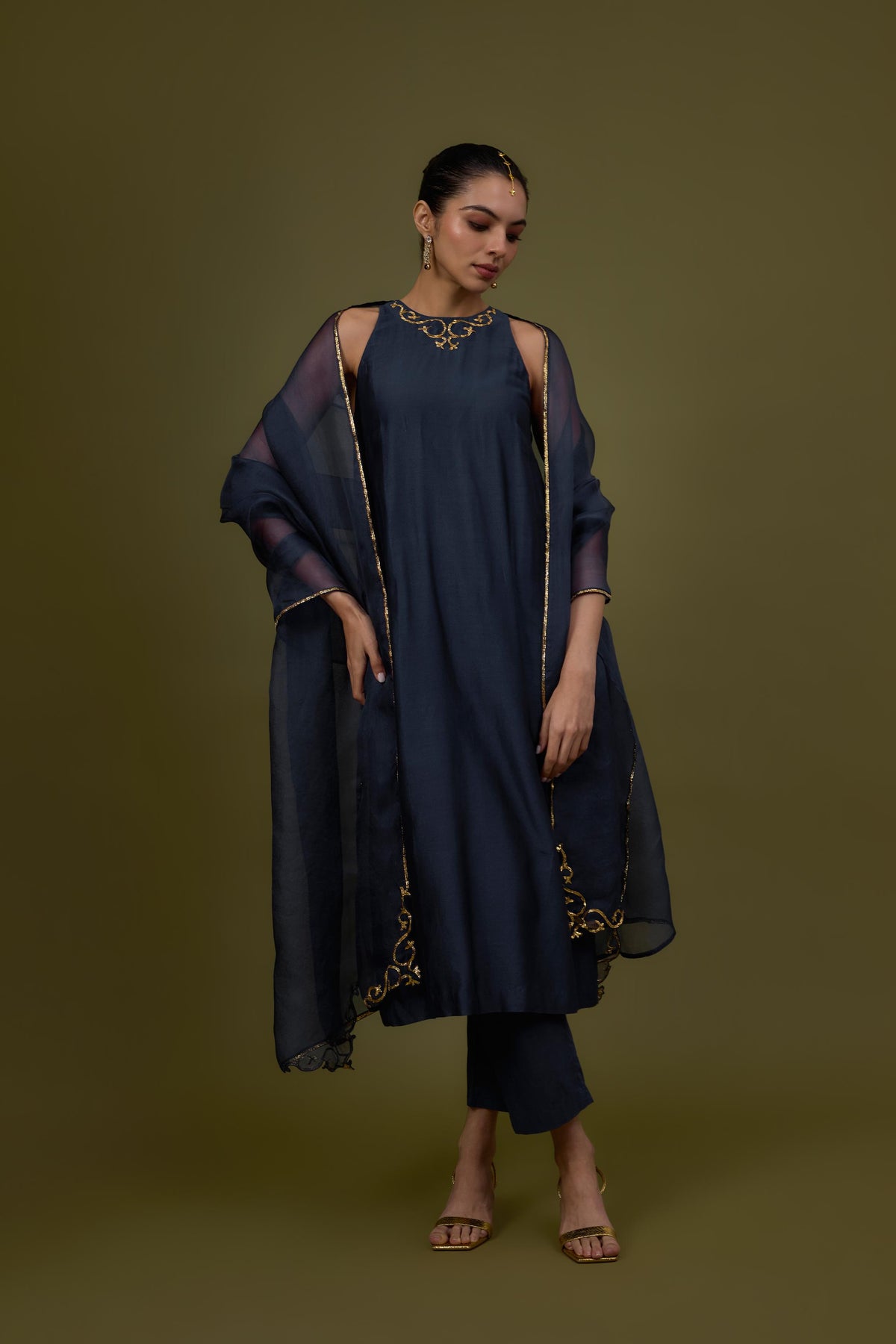Baroque Neckline Kurta Set