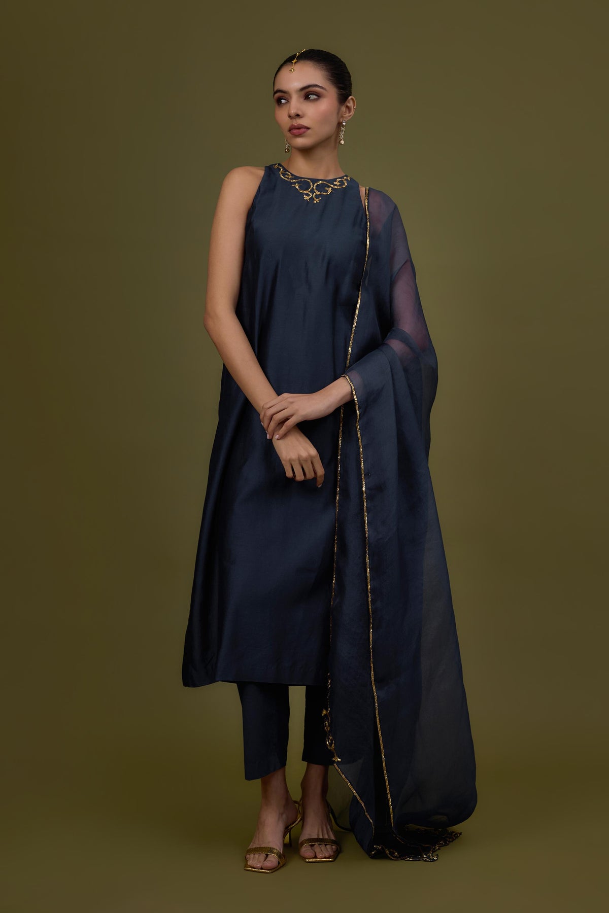 Baroque Neckline Kurta Set