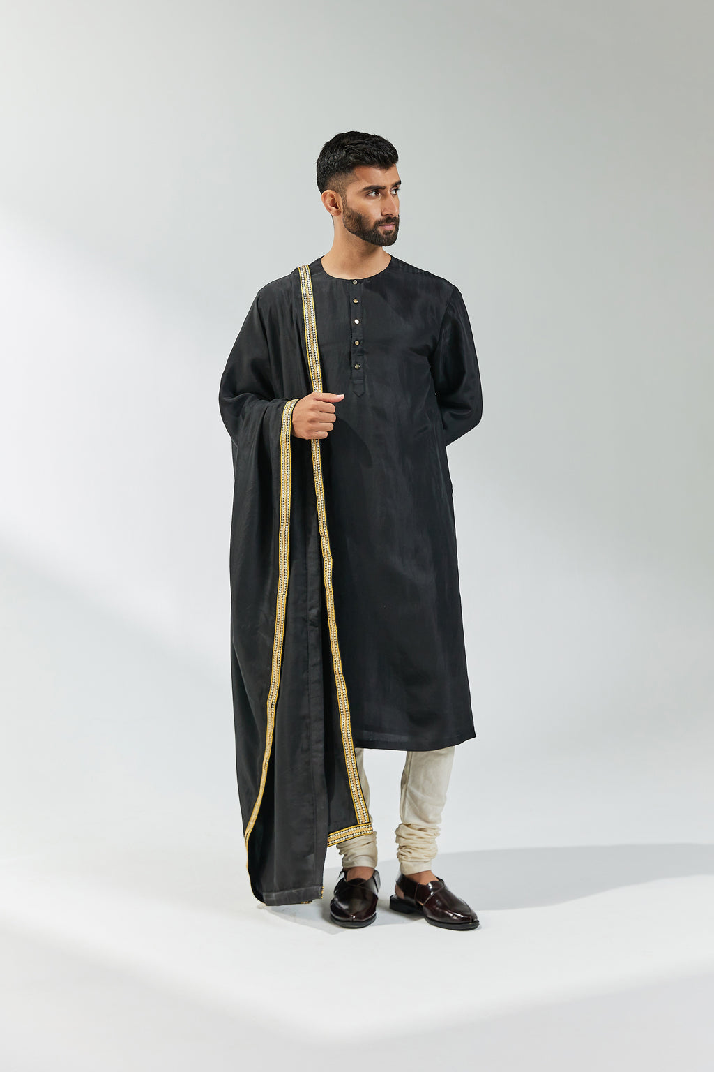 Gota And Zardosi Border Shawl And Kurta Set