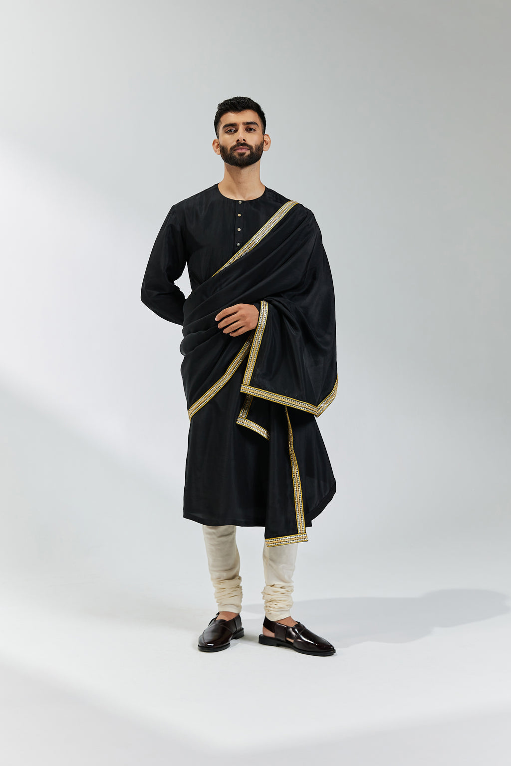 Gota And Zardosi Border Shawl And Kurta Set