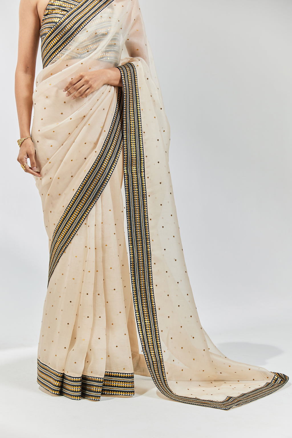 Inverted Mini Fence Border Saree Set